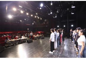 日美女屄视频高三年级表演专业举行阶段考试